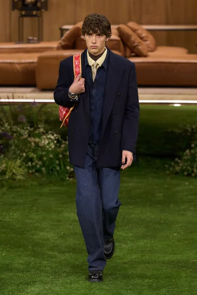 Look 60